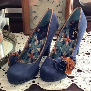 Vintage-inspired Heels